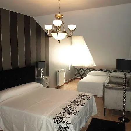 El Pomar Guest house Novales