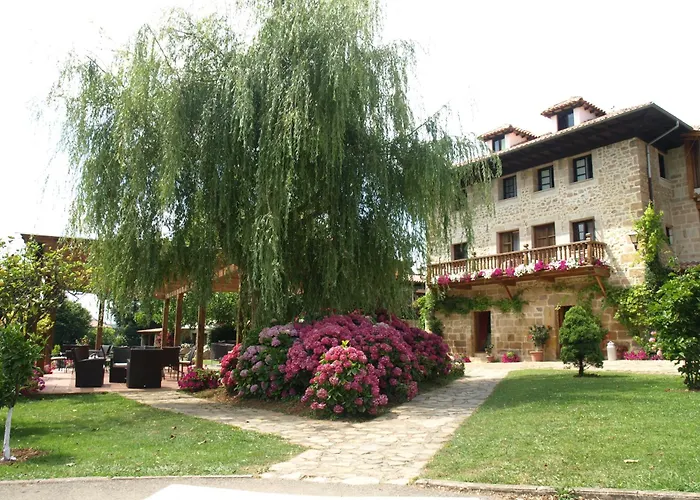 Gasthof El Pomar Novales